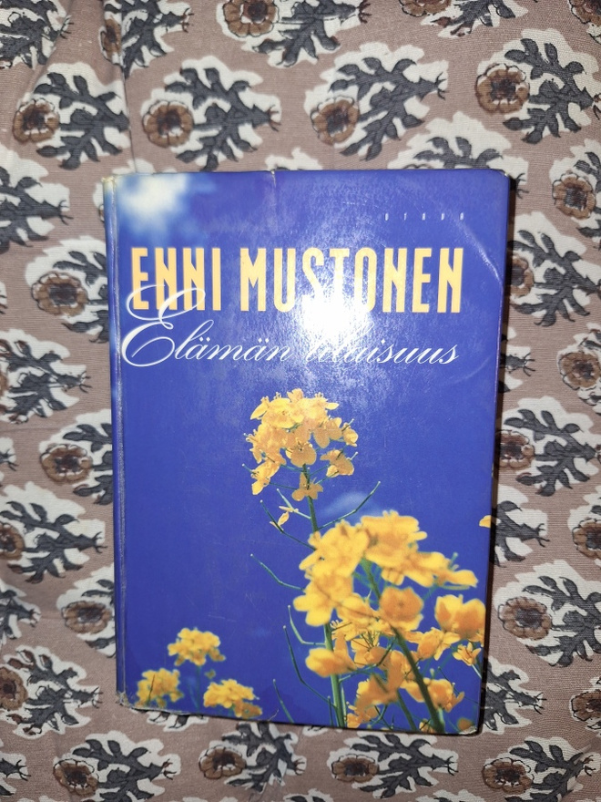 Enni Mustonen : Elämän tilaisuus 1p
