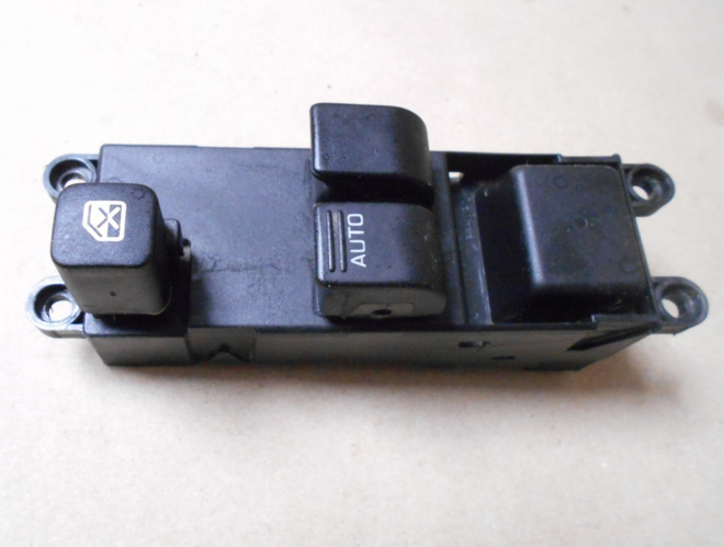 Etuikkunoiden katkaisija Nissan Primera P11, 1996-2001.