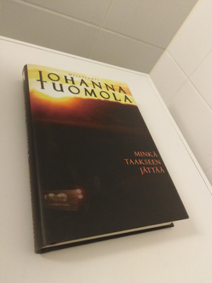 Johanna Tuomola: Minkä taakseen jättää