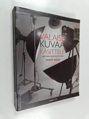 Scott Kelby : Valaise, kuvaa, käsittele : tyhjästä studio...