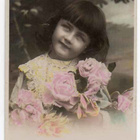 LAPSI / Romanttisen suloinen pieni tyttö ja ruusut. 1900-l. - pikkukuva 2
