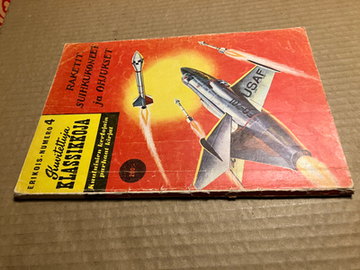 KUVITETTUJA KLASSIKKOJA ERIKOISNUMERO 4 RAKETIT, SUIHKUKONEE