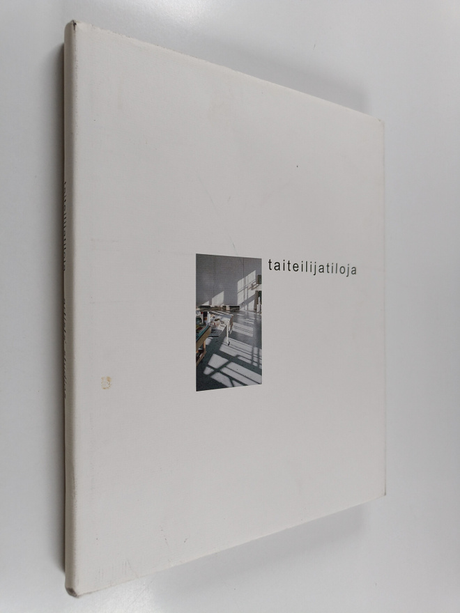 Jussi Tiainen : Taiteilijatiloja = Artists' studios
