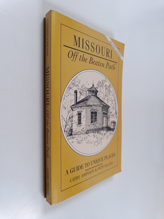 Cathy Johnson ym. : Missouri Off the Beaten Path - A Guid...