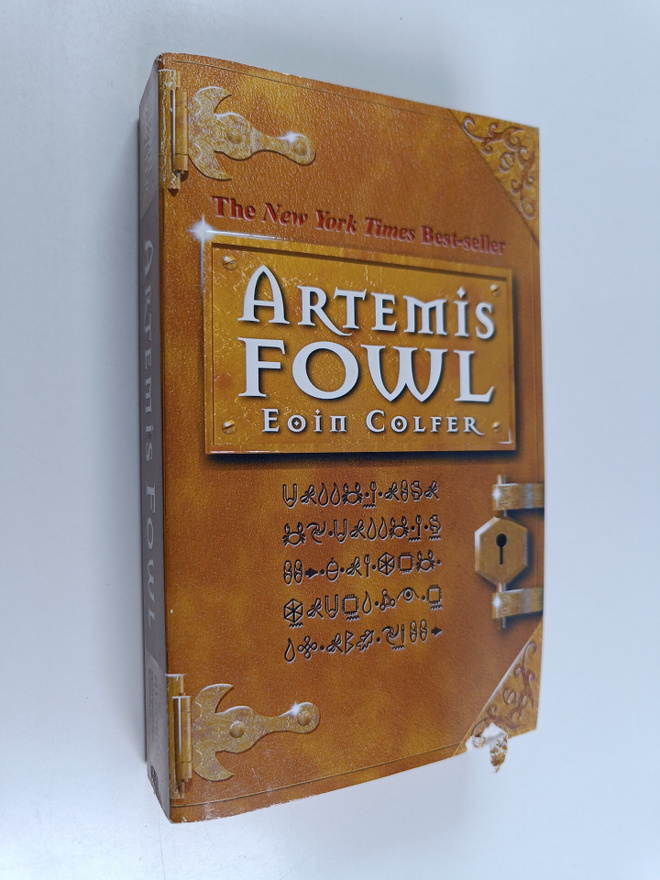 Eoin Colfer : Artemis Fowl (Englanninkielinen)