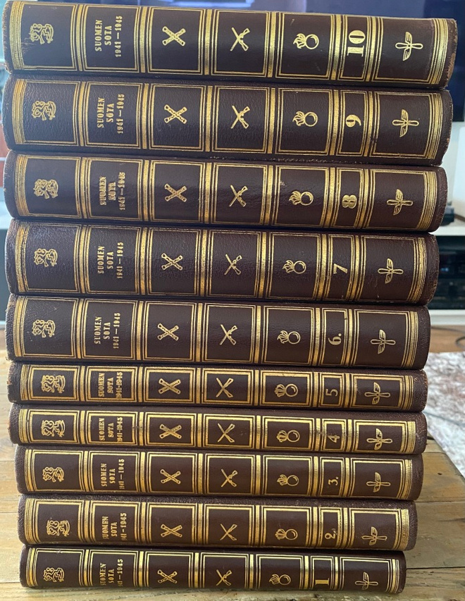 SUOMEN SOTA 1- 10 KIRJASARJA, kovakantinen