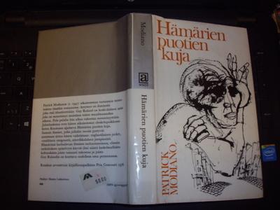 Patrick Modiano : Hämärien puotien kuja ( 1 p. 1979 ) Sis.pk