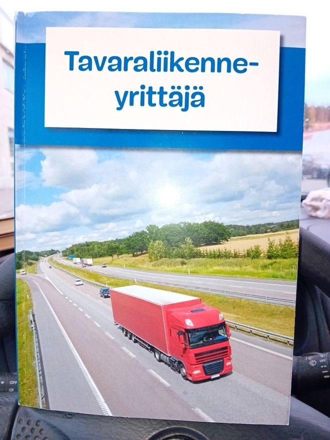 Tavaraliikenneyrittäjä  ( SIS POSTIKULU  )