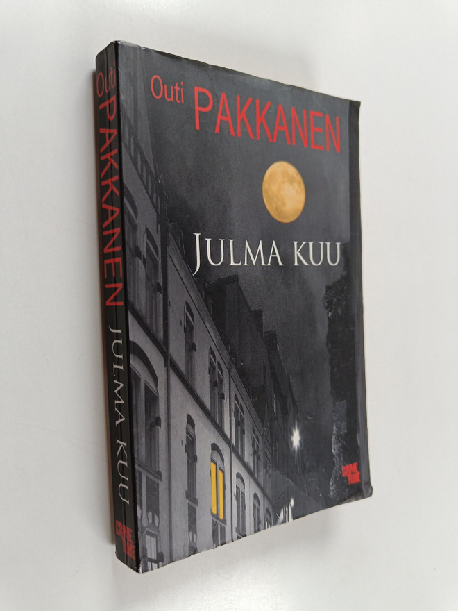 Outi Pakkanen : Julma kuu