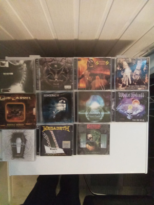 Metallia: 11 levyä
