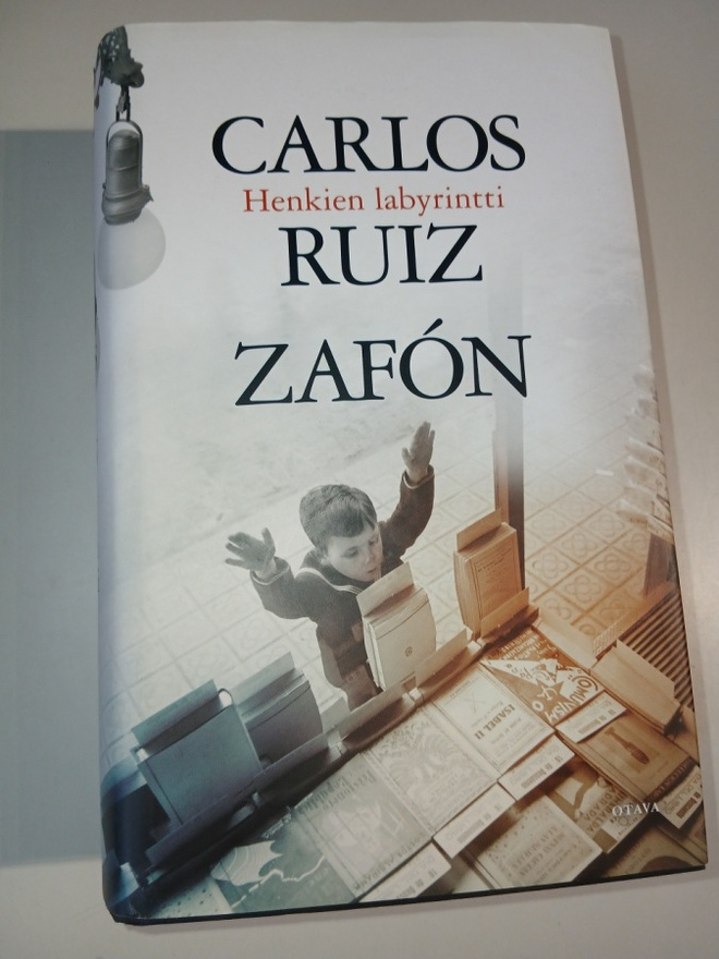 Carlos Ruiz Zafon: Henkien labyrintti