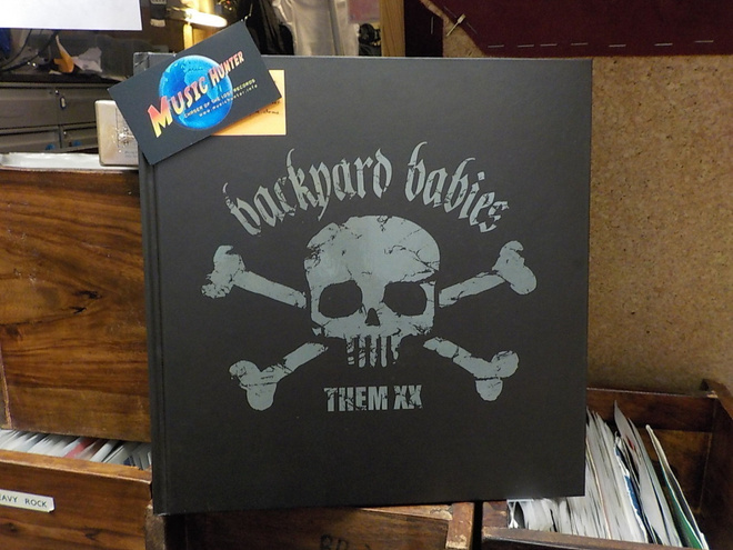 BACKYARD BABIES - THEM XX KIRJA + 3CD + DVD + NIMMARIT