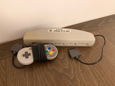 Super Nintendo - Super Multitap + ohjain