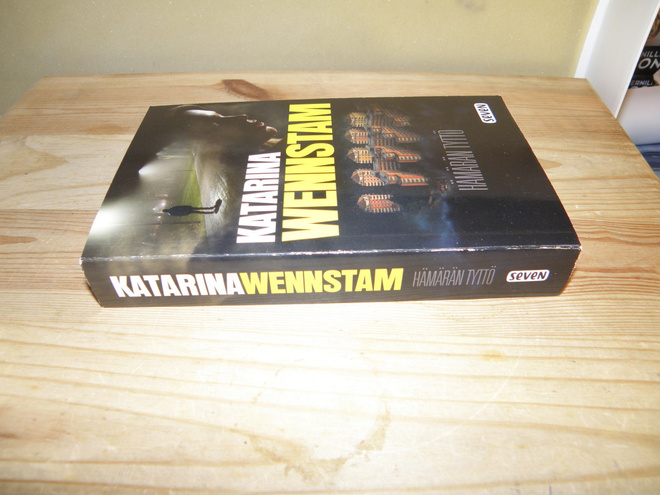 Katarina Wennstam Hämärän tyttö (nidottu)