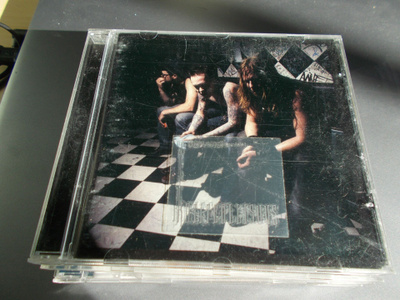 CD KOTITEOLLISUUS ** HELVETISTÄ ITÄÄN **