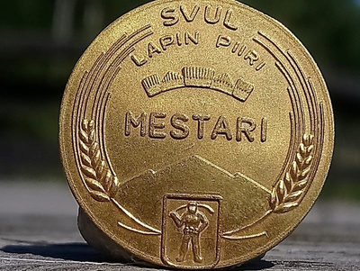Kullanvärinen merkki Mestari Vaakunnalla. Halkaisija - 25 mm