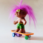 Trolli Peikko 1992 rullalautailee - pikkukuva 5