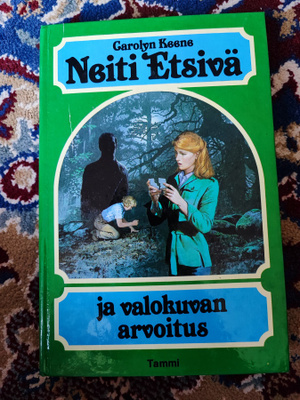 Neiti etsivä ja valokuvan arvoitus Carolyn Keene