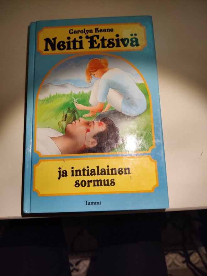 Neiti etsivä ja intialainen sormus Carolyn Keene