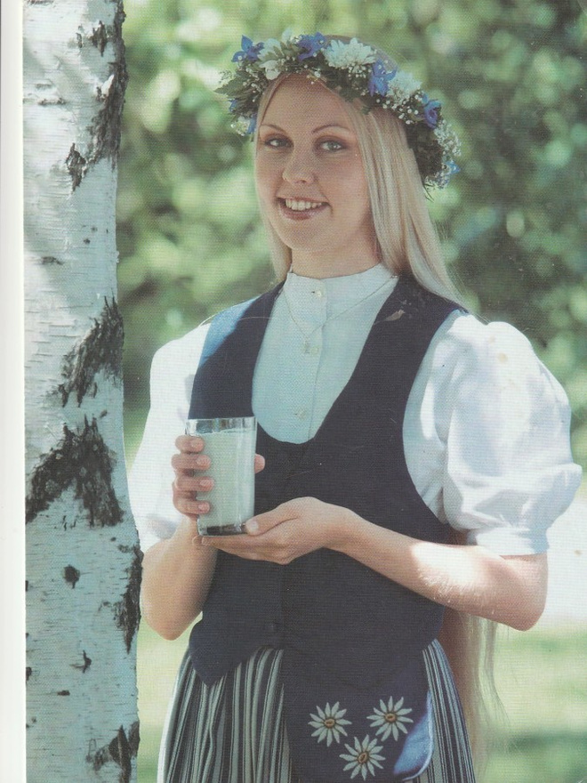PÄIVI KORTELAINEN - MAITOTYTTÖ 2002