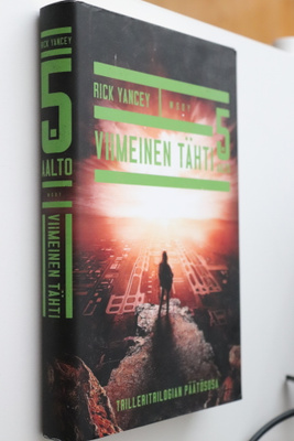 Rick Yancey : Viimeinen tähti 5. aalto 3 ( 1.p. 2016 )