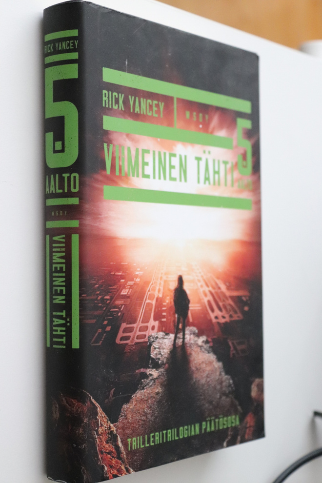 Rick Yancey : Viimeinen tähti 5. aalto 3 ( 1.p. 2016 )