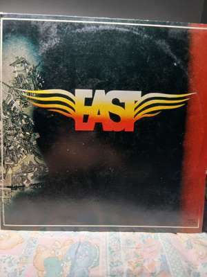 EAST  – Rések A Falon (Spacerock,Proge))