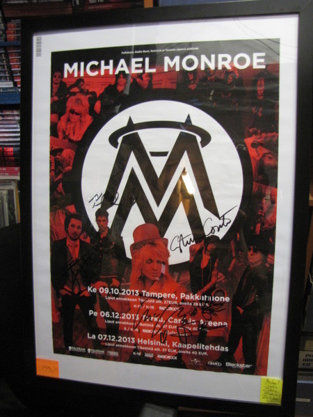 MICHAEL MONROE KEIKKAJULISTE KOKO BÄNDIN NIMMAREILLA !
