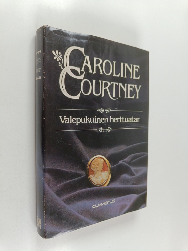 Caroline Courtney : Valepukuinen herttuatar