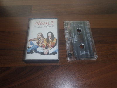 NEON 2 - RIVIEN VÄLISTÄ c-kasetti ( Hyvä kunto )