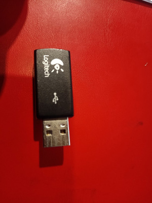USB LÄHETIN logitech NÄPPIS TAI HIIRI YM.