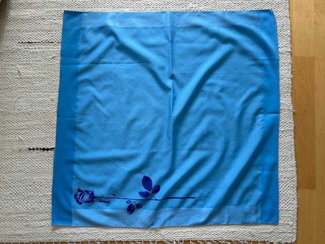Sininen vintage Jaana-lehden huivi ( 65 x 65 cm )
