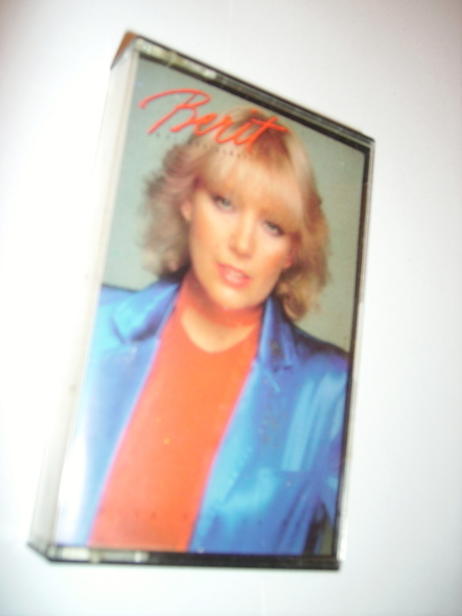 BERIT - Tässä nyt ja näin C-Kasetti (1983) Sis.pk:t
