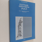 Tuula Kopsa-Schön : Kulttuuri-identiteetin jäljillä : Suo... - pikkukuva 1