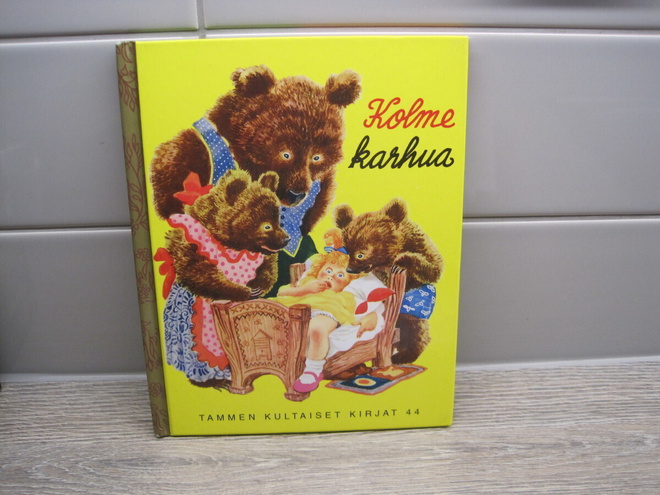 TAMMEN KULTAISET KIRJAT, KOLME KARHUA no 44