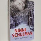 Ninni Schulman : Tyttö lumisateessa - pikkukuva 1