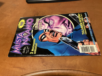 MUSTANAAMIO 6/2000