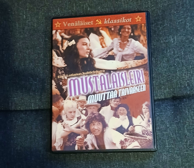 Mustalaisleiri muuttaa taivaaseen