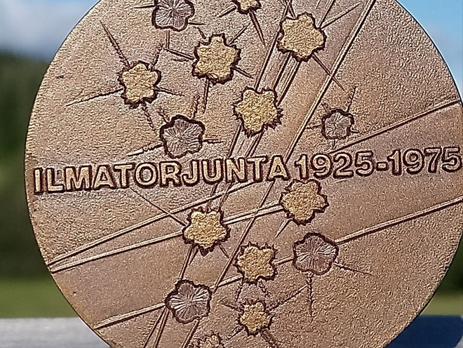 Ilmatorjunta 1925 -1975. Valmistajan leimalla. Halkaisija -
