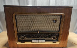 Putkiradio Philips levysoitimella