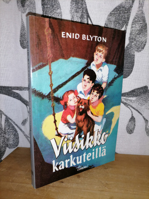 Enid Blyton - Viisikko karkuteillä - 13.p.2004