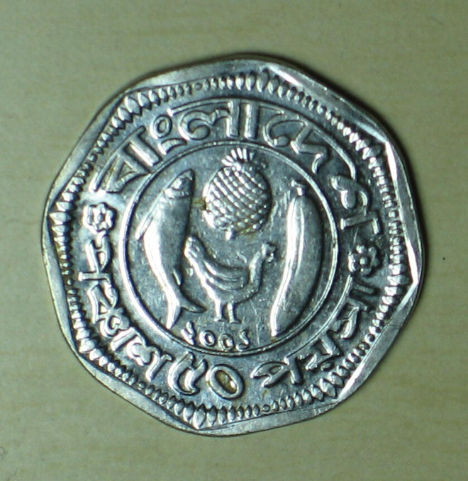 2001 BD 50 paisha. Kala, ananas, kana ja banaani.