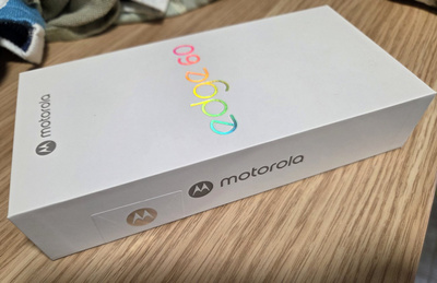 Motorola Edge 60 vihreä (12Gt/512 Gt), takuuta, lasi säröllä