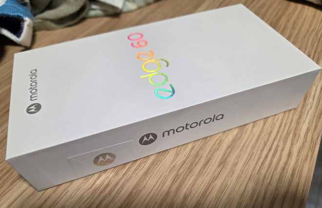 Motorola Edge 60 vihreä (12Gt/512 Gt), takuuta, lasi säröllä