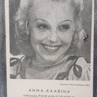 Vanha näyttelijä Anna-Kaarina kortti, elokuva Poikamiespappa - pikkukuva 2