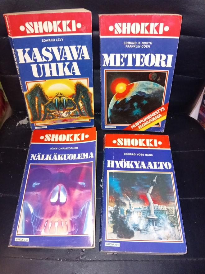 SHOKKI KIRJASARJAA OSAT 1-4 ( SIS POSTIKULU )