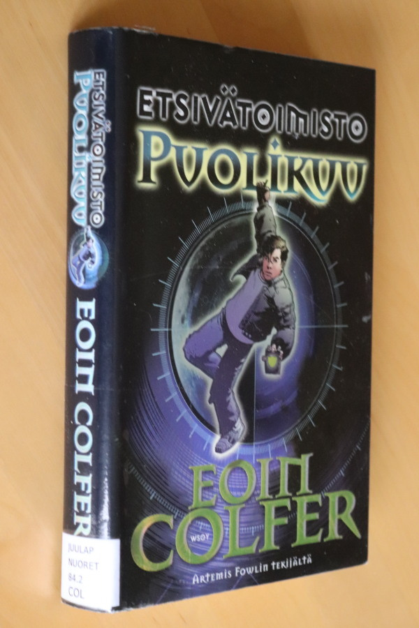 Eoin Colfer : Etsivätoimisto Puolikuu ( 1.p. 2006 k.po )