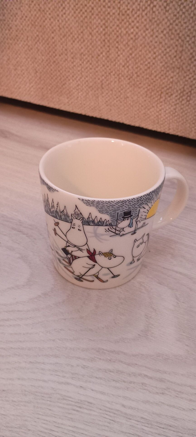 Muumimuki Hiihtäen kera hra Virkkunen