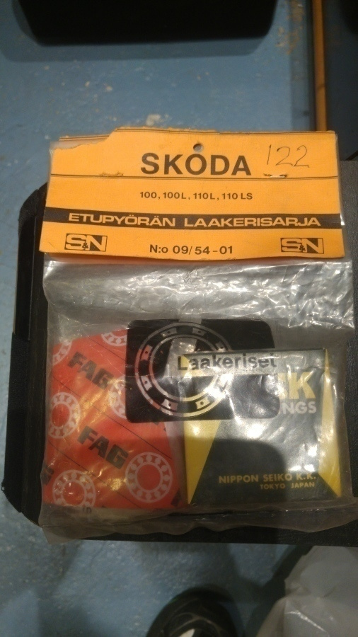 Skoda 100,110 etupyörän laakerisarja.