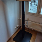 Sähköpöytä vaalea kansi mustalla jalalla - pikkukuva 2